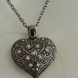5/$25 Elegant Silver Heart Pendant Necklace 18-22.5 inches ❤️